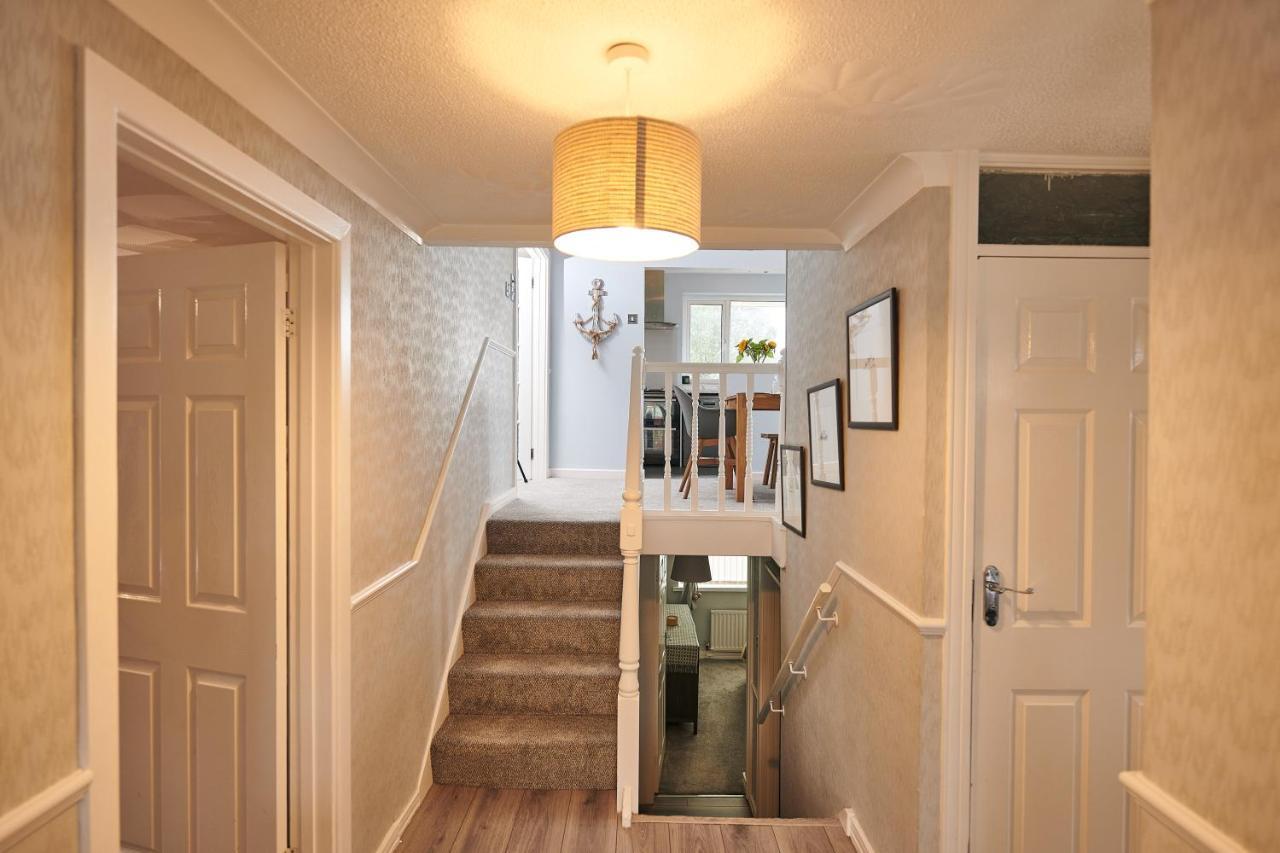 Sea Gem- Beautiful Family Home With Stunning Sea Views & Garden Тенби Екстериор снимка