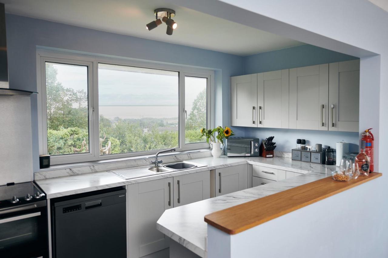 Sea Gem- Beautiful Family Home With Stunning Sea Views & Garden Тенби Екстериор снимка